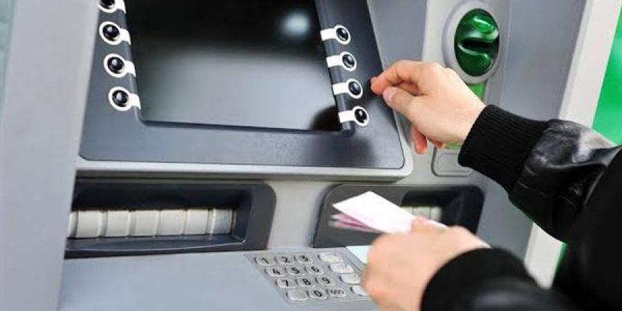 إزاي
      تستخدم
      ماكينة
      الصراف
      الآلي
      بشكل
      آمن