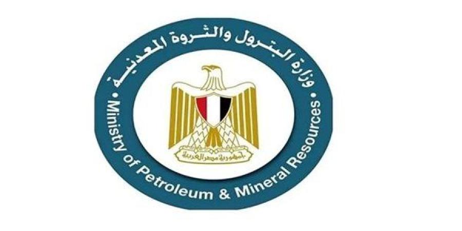 البترول
      تتلقي
      بلاغًا
      بكسر
      في
      ...