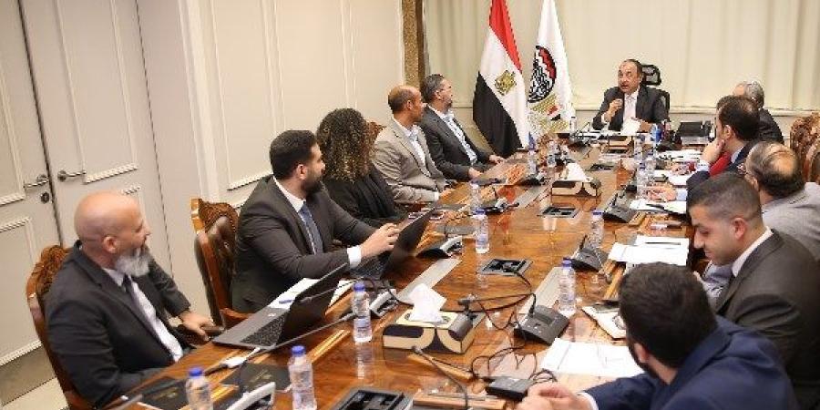وزير قطاع الأعمال يبحث مستجدات تطبيق نظام "ERP" بالشركات التابعة