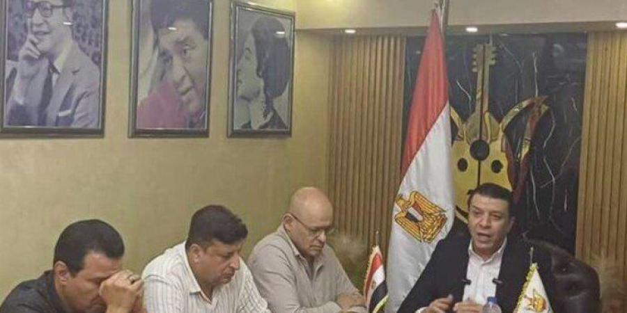 بعد
      إعلان
      قرعة
      التجديد
      النصفي..
      ننشر
      أبرز
      قرارات
      نقيب
      الموسيقيين