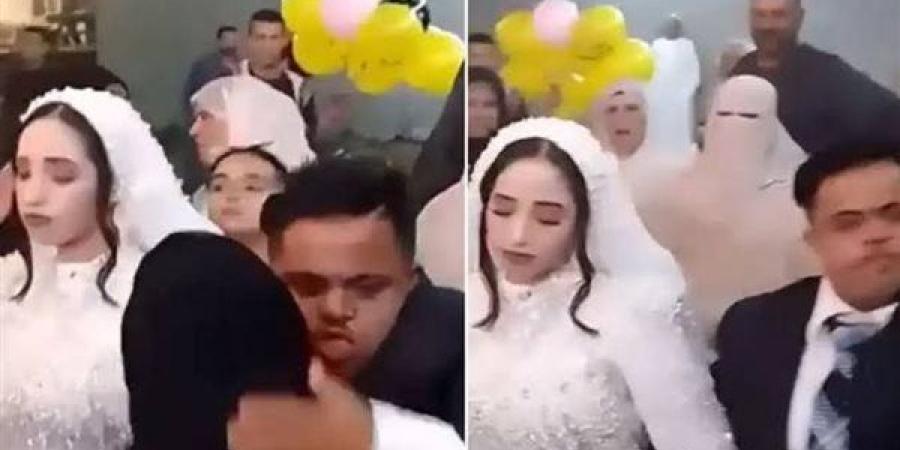 القومي
      للطفولة
      والأمومة:
      زواج
      فتاة
      في
      سن
      الـ15
      عامًا
      بشخص
      مصاب
      بمتلازمة
      داون
      "جريمة"