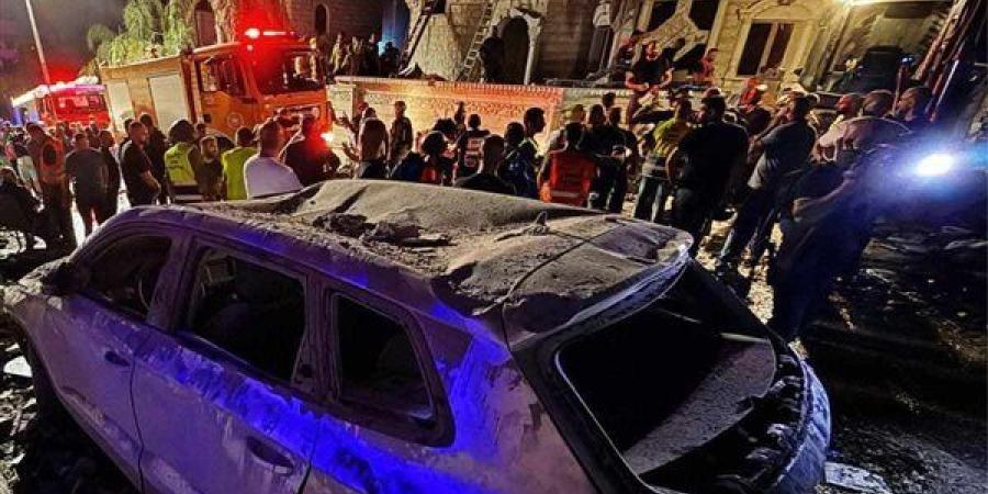 إعلام
      إسرائيلي:
      4
      إصابات
      خطيرة
      بصاروخ
      إيراني
      جنوب
      تل
      أبيب
