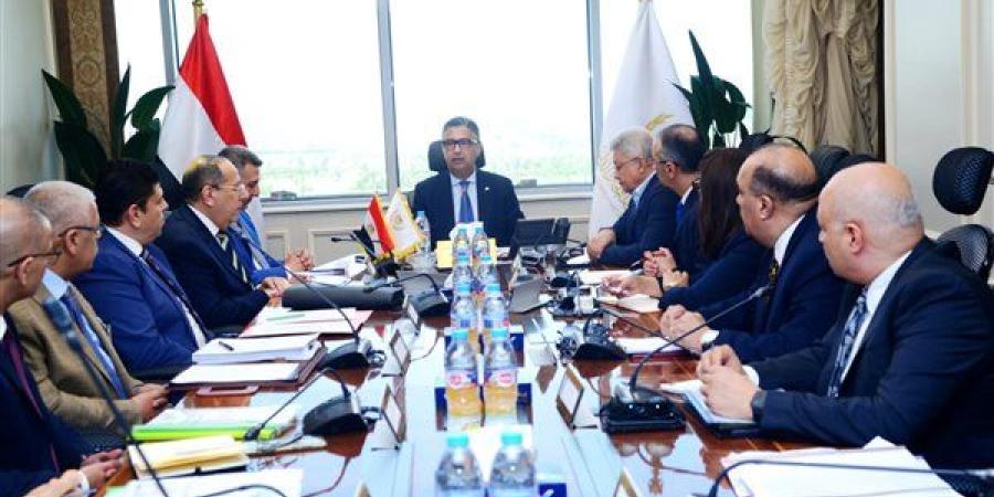 وزير
      التموين
      يتابع
      مدى
      توافر
      ...