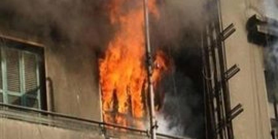 سوهاج..
      السيطرة
      على
      حريق
      شقة
      سكنية
      بدائرة
      قسم
      ثان