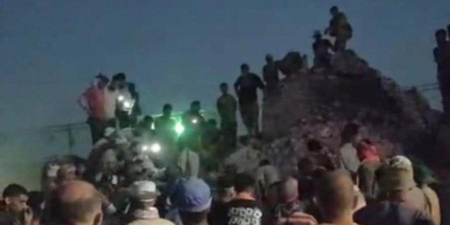 انهيار مدخنة مصنع طوب بالصف.. والنيابة تأمر بضبط المسؤولين بتهمة الإهمال